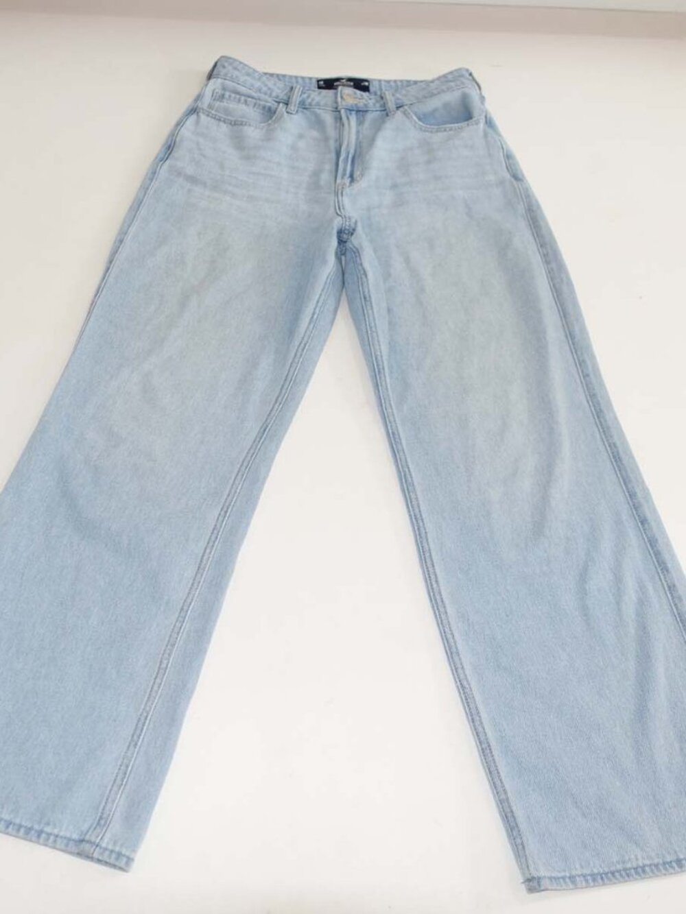 Hollister Women's Ultra High Rise Baggy Jeans Size 6 Regular Light Blue Denim 6R